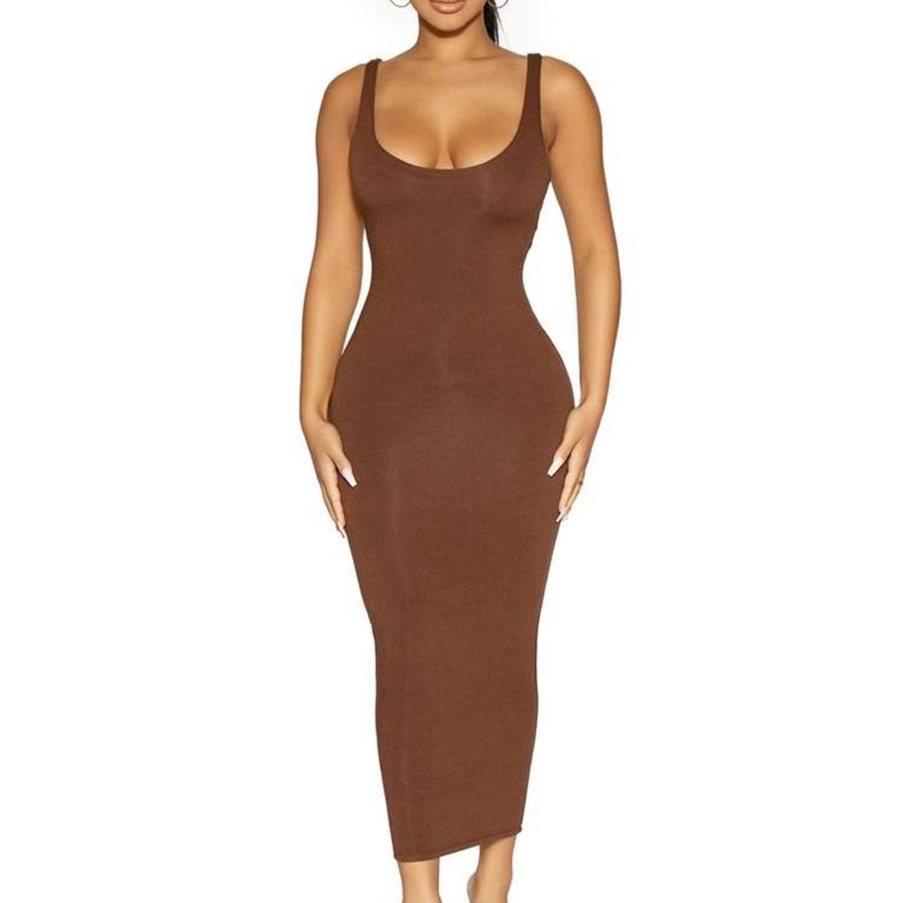 Naked wardrobe hourglass midi